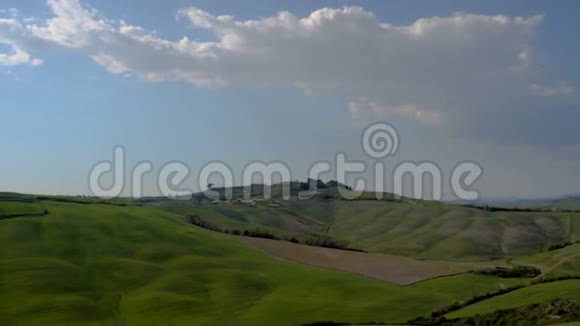 典型的托斯卡纳风景和美丽的青山视频的预览图