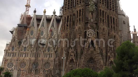 巴塞罗那的萨格拉达家庭大教堂西班牙视频的预览图