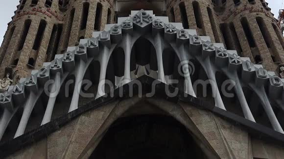 巴塞罗那的萨格拉达家庭大教堂西班牙视频的预览图