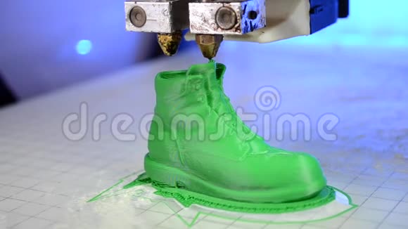 3D打印机打印熔融塑料绿色的形式视频的预览图