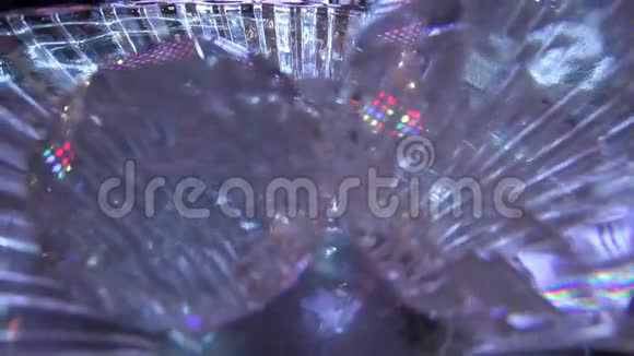 钻石水晶特写在家里视频的预览图