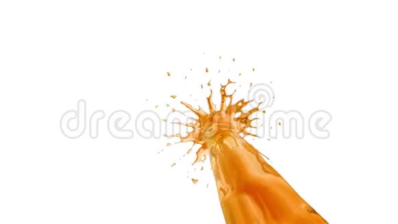 喷泉的橙色气流在空气中飞起溅起许多飞溅慢吞吞的橙汁作为糖浆或甜柠檬水视频的预览图