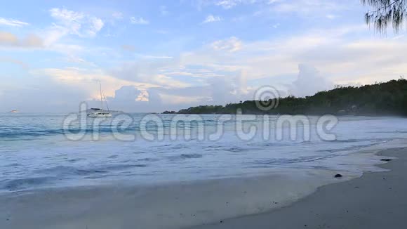 海滩上的日出安斯拉齐奥视频的预览图