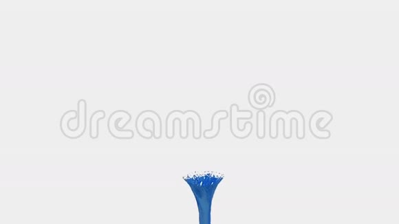 蓝色液体龙卷风漂亮的彩色颜料旋转孤立透明的液体旋涡如旋风三维动画视频的预览图