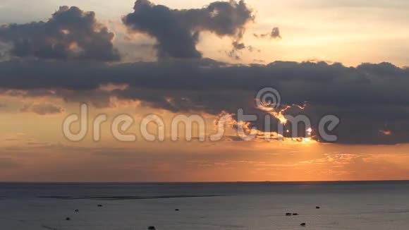 海上日落和贝壳农场视频的预览图