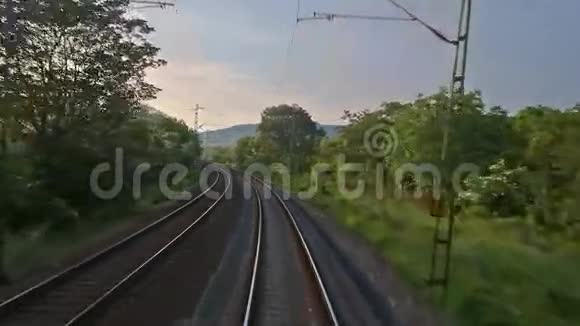 铁路出行的角度视频的预览图