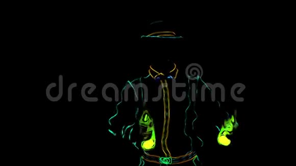 巴门表演安尼姆动画业绩巴曼穿着黑色背景的霓虹灯制服慢动作4K视频的预览图