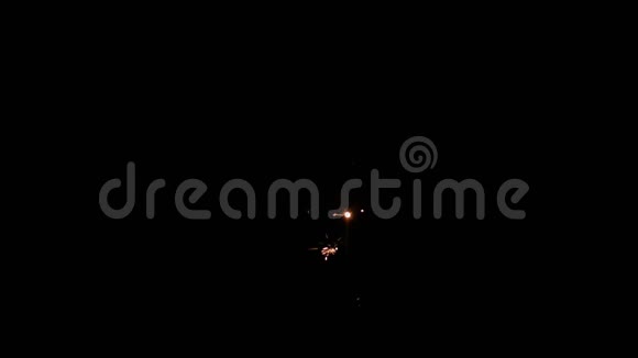 黑暗中神奇的火花流视频的预览图
