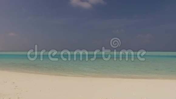 马尔代夫海滩上的海天一色视频的预览图