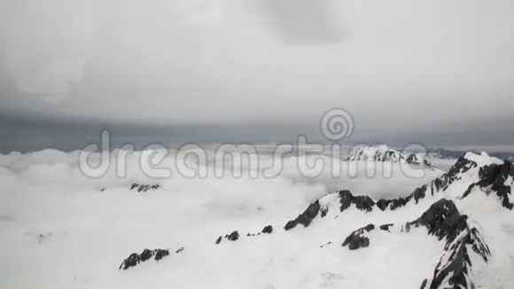 新西兰直升机窗口雪山全景视频的预览图