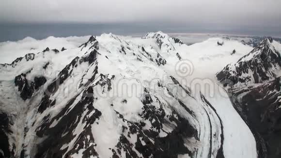 新西兰直升机窗口雪山全景视频的预览图