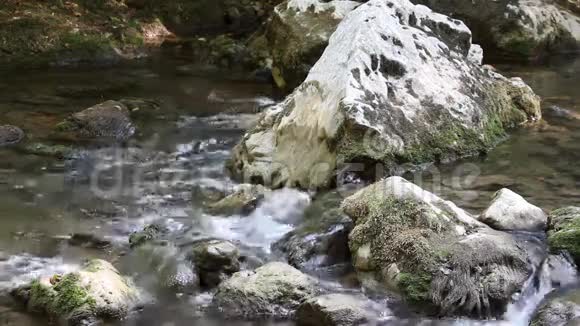 自然景象山涧视频的预览图