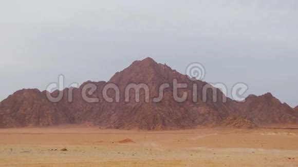 埃及沙漠沙和山脉视频的预览图