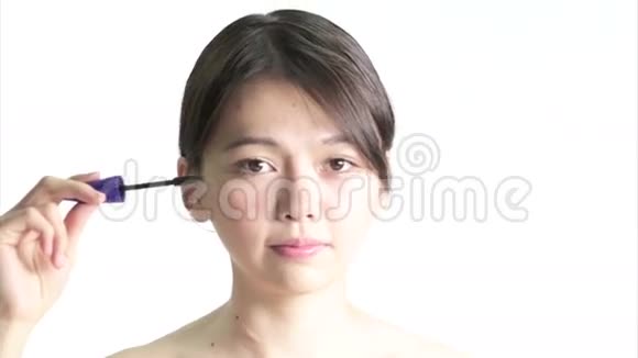 中国女人申请马斯卡拉视频的预览图
