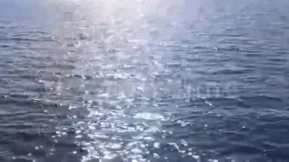 日落时海面上的倒影视频的预览图