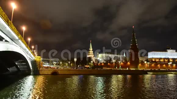 俄罗斯莫斯科冬季克里姆林宫令人惊叹的夜景视频的预览图