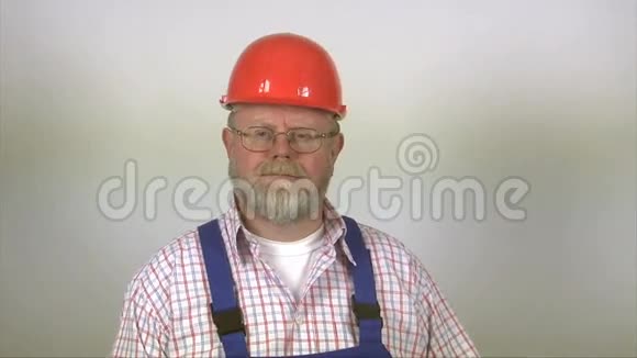 建筑工人视频的预览图