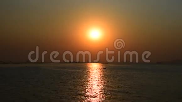 海上日落景象视频的预览图