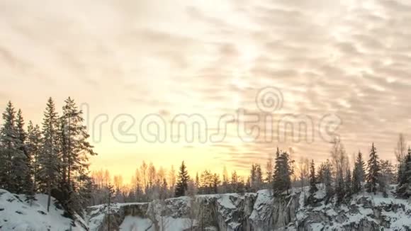俄罗斯卡雷利亚Ruskeala大理石采石场视频的预览图