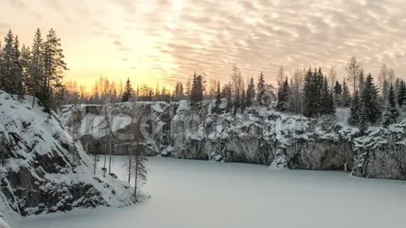俄罗斯卡雷利亚Ruskeala大理石采石场视频的预览图