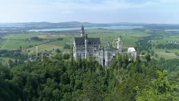 城堡上升山空中4K视频的预览图