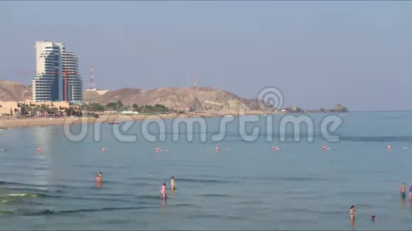 迪拜附近酒店海滩的时间视频的预览图