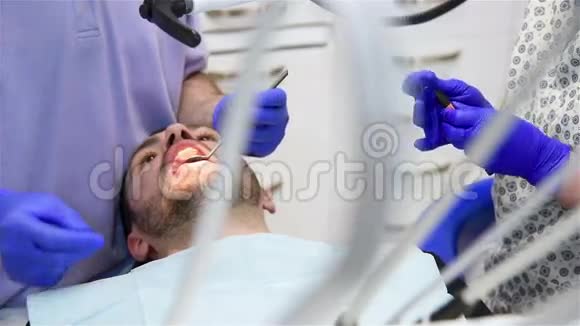 牙科诊所的保健视频的预览图