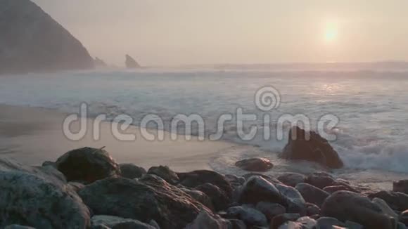 日落时美丽的海景视频的预览图