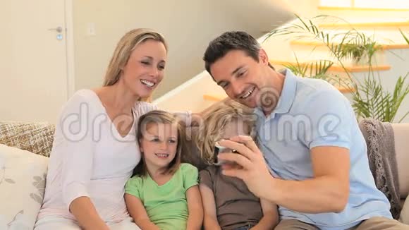 家人拍照视频的预览图
