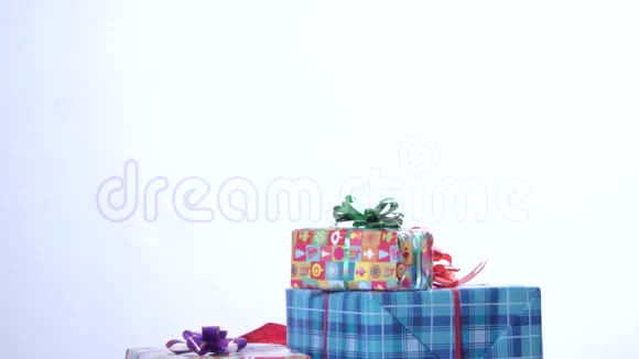 圣诞老人在白色背景下积极的情绪视频的预览图