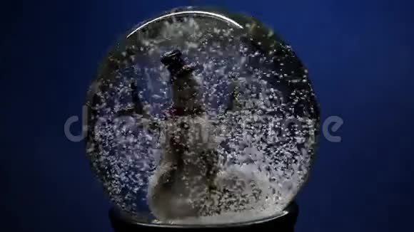 冬季雪球与雪人视频的预览图