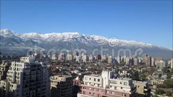 智利圣地亚哥的鸟瞰图视频的预览图