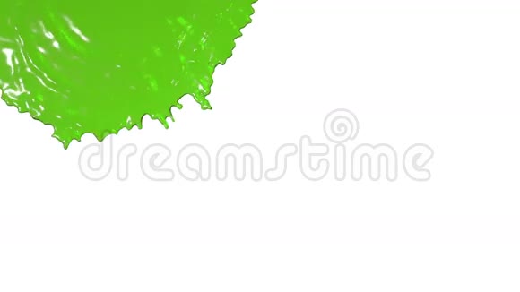 绿色液体从上面流动充满屏幕果汁视频的预览图
