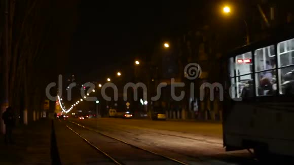 市街夜间交通视频的预览图