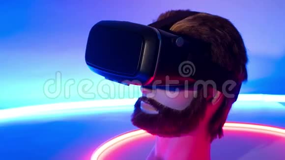 虚拟现实眼镜视频的预览图