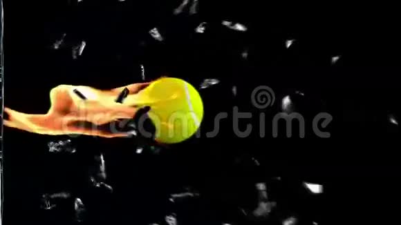 击碎玻璃上的网球股票录像视频的预览图