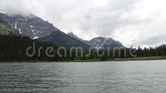 加拿大亚伯达省沃特顿湖视频的预览图