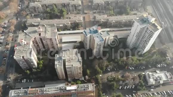 智利城市和公寓的鸟瞰图视频的预览图