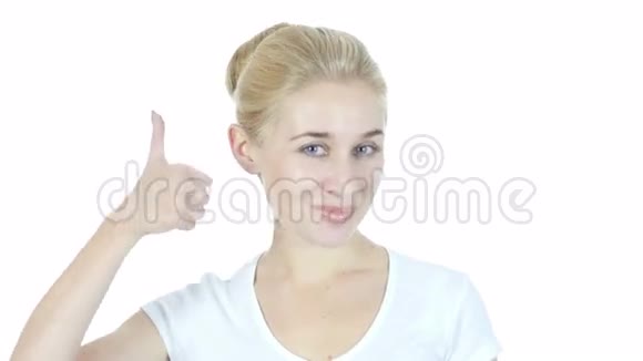 年轻漂亮的女人白人背景年轻视频的预览图