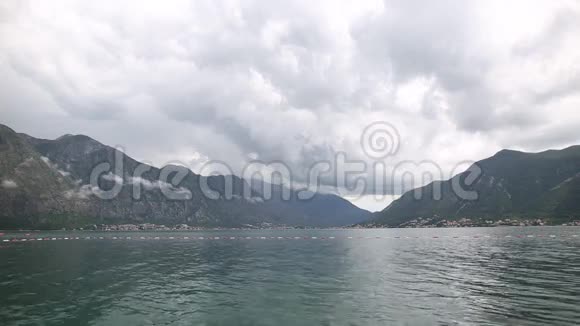 黑山的科托尔湾山脉峡谷大海视频的预览图