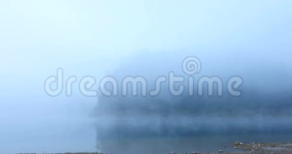 美丽神秘的黑湖杜米特国家公园黑山视频的预览图
