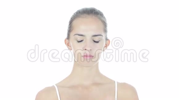 年轻女性的头痛沮丧紧张抑郁视频的预览图