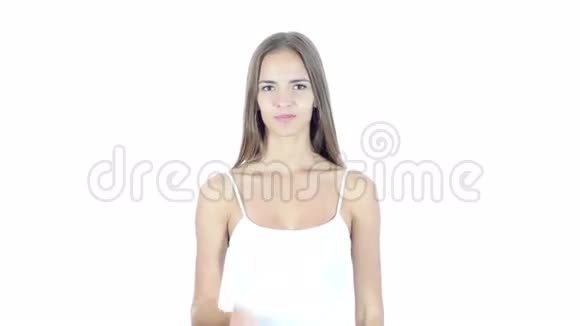 年轻美丽的女人白色背景年轻视频的预览图
