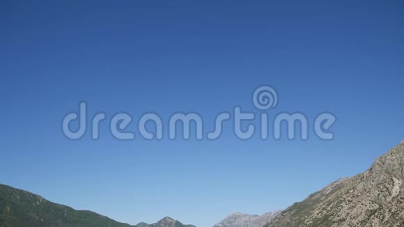 黑山科托尔湾山脉峡谷大海视频的预览图