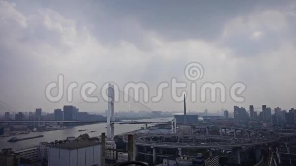 时间流逝城市立交桥的空中景观视频的预览图