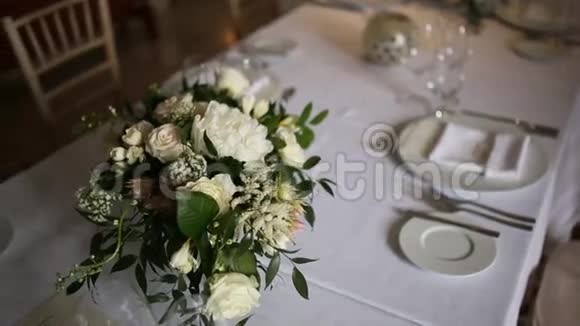婚礼新娘玫瑰花束石竹薰衣草吉普塞人视频的预览图
