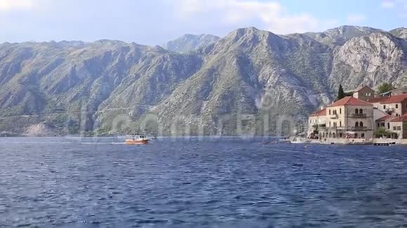 科托湾的船黑山亚得里亚海的水视频的预览图