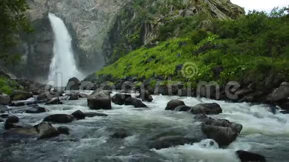 库尔库尔瀑布阿尔泰山视频的预览图