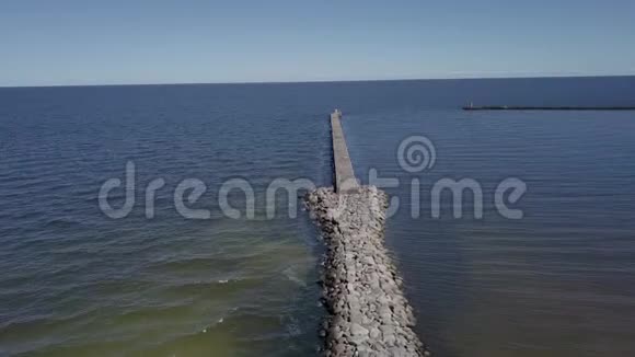 港口罗哈拉托维亚鸟瞰乡村无人机顶景4KUHD视频视频的预览图