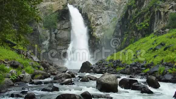 库尔库尔瀑布阿尔泰山视频的预览图